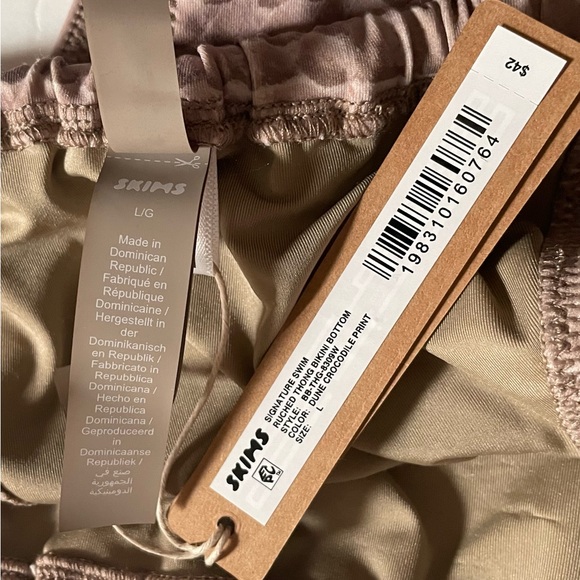 SKIMS SIGNATURE SWIM NEW W TAGS RUCHED THONG BIKINI BOTTOM SIZE LARGE DUNE CROC - Picture 3 of 5